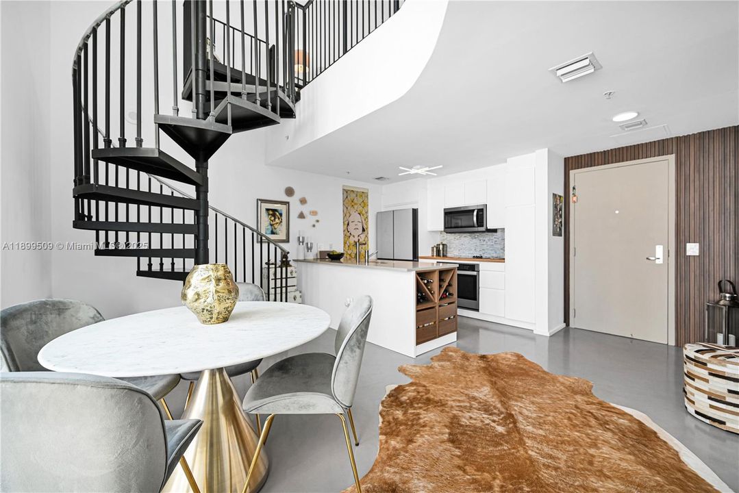 Active With Contract: $4,500 (1 beds, 1 baths, 1034 Square Feet)