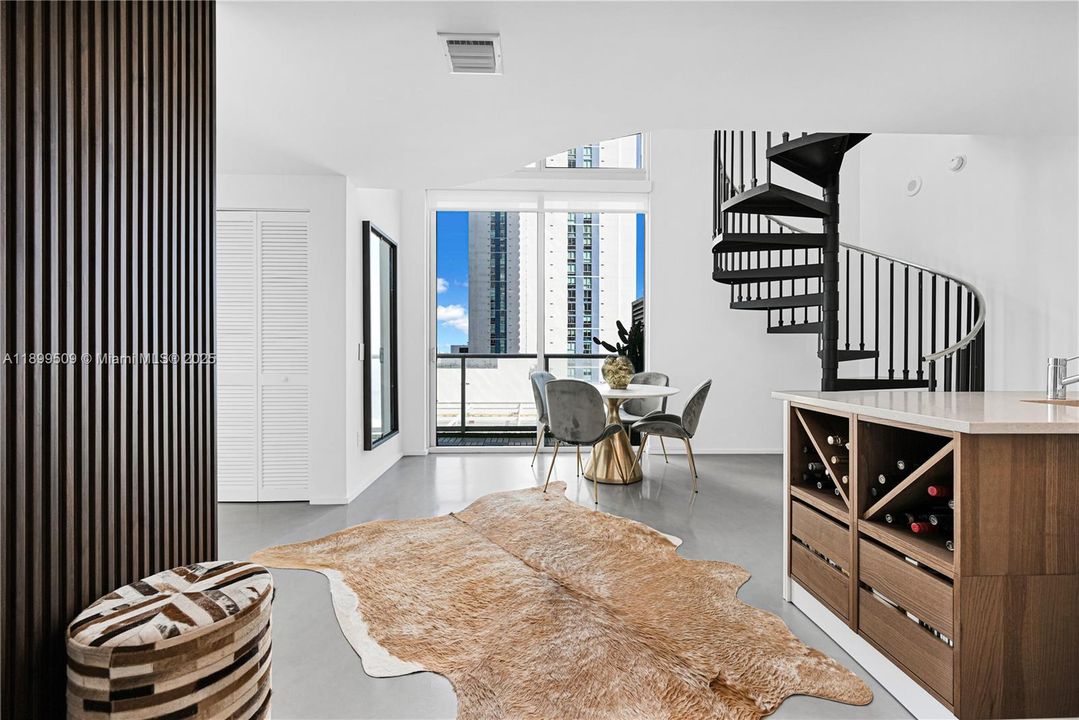 Active With Contract: $4,500 (1 beds, 1 baths, 1034 Square Feet)