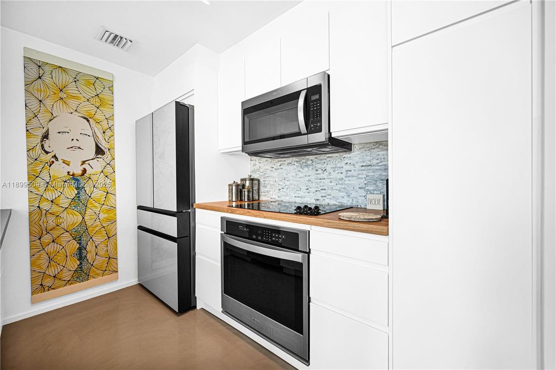 Active With Contract: $4,500 (1 beds, 1 baths, 1034 Square Feet)