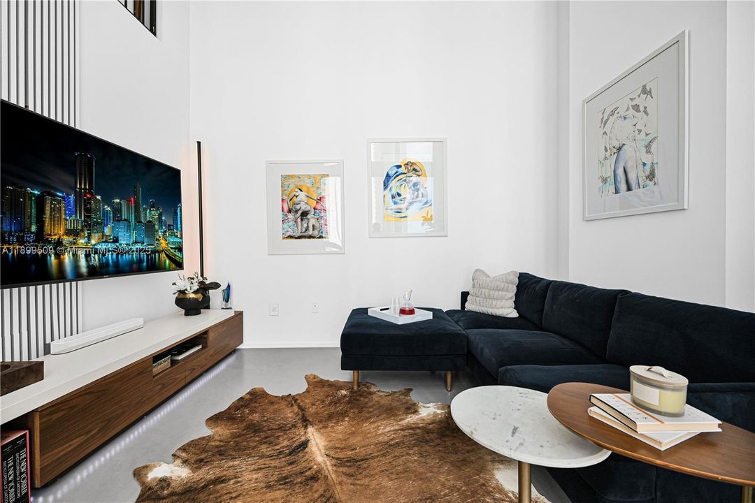 Active With Contract: $4,500 (1 beds, 1 baths, 1034 Square Feet)