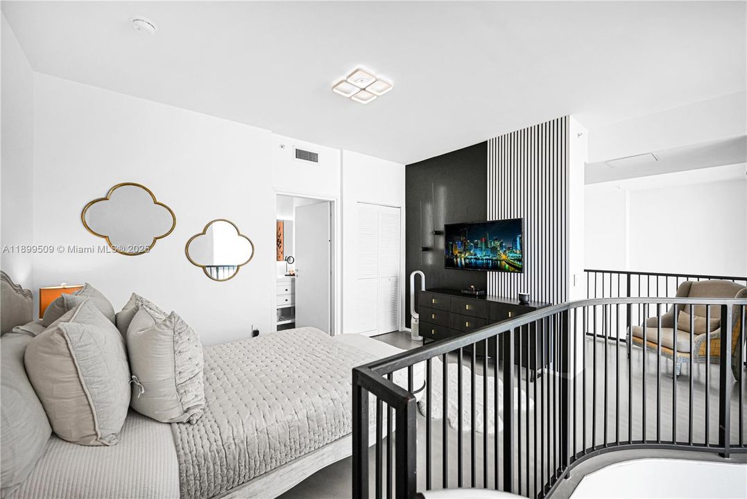 Active With Contract: $4,500 (1 beds, 1 baths, 1034 Square Feet)