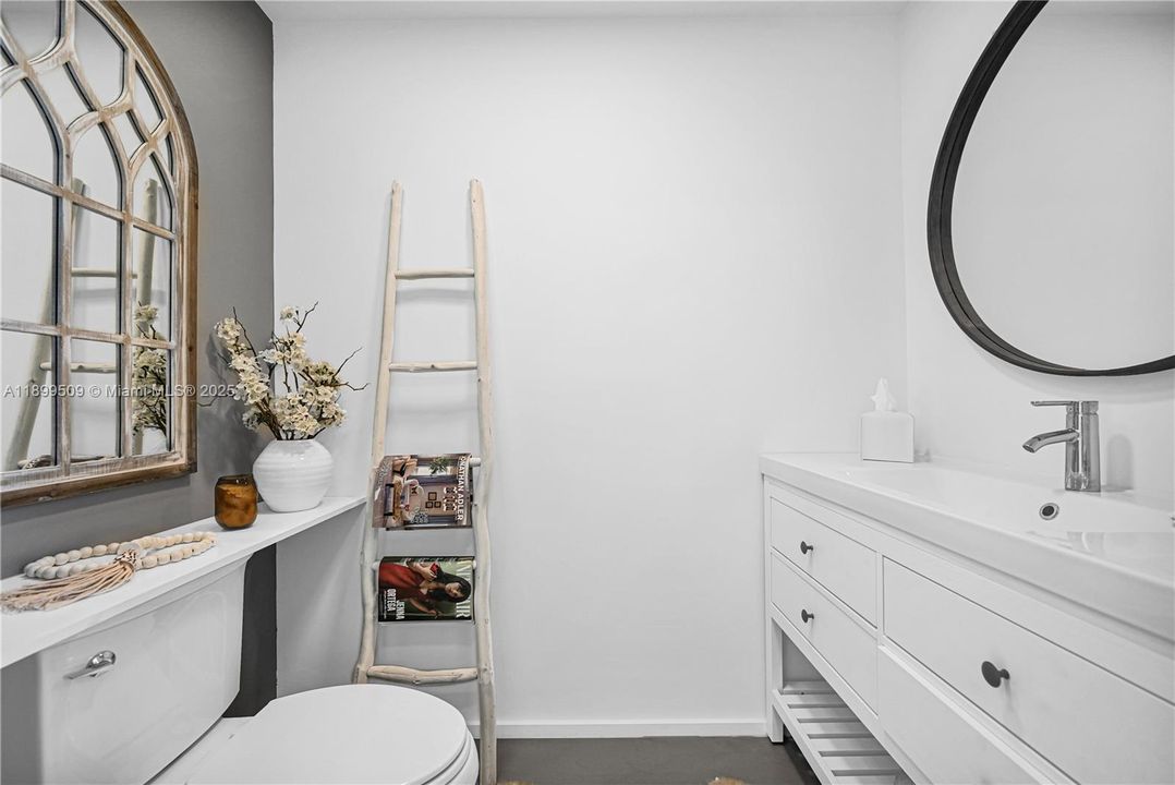 Active With Contract: $4,500 (1 beds, 1 baths, 1034 Square Feet)