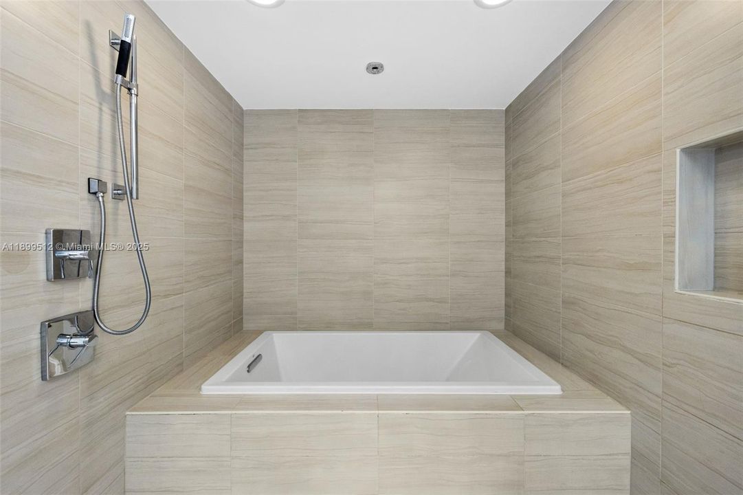 For Sale: $2,400,000 (3 beds, 3 baths, 2251 Square Feet)