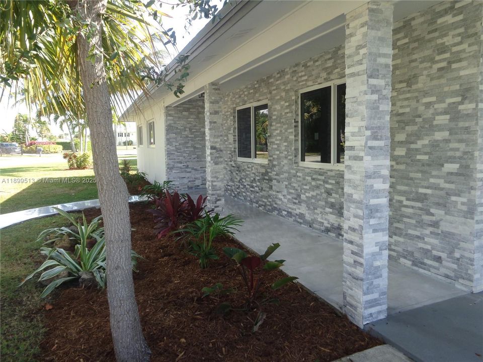 For Sale: $799,900 (3 beds, 2 baths, 1862 Square Feet)