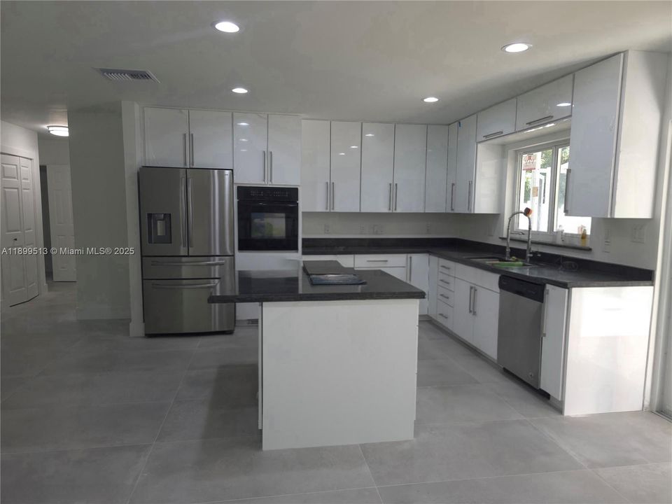 For Sale: $799,900 (3 beds, 2 baths, 1862 Square Feet)