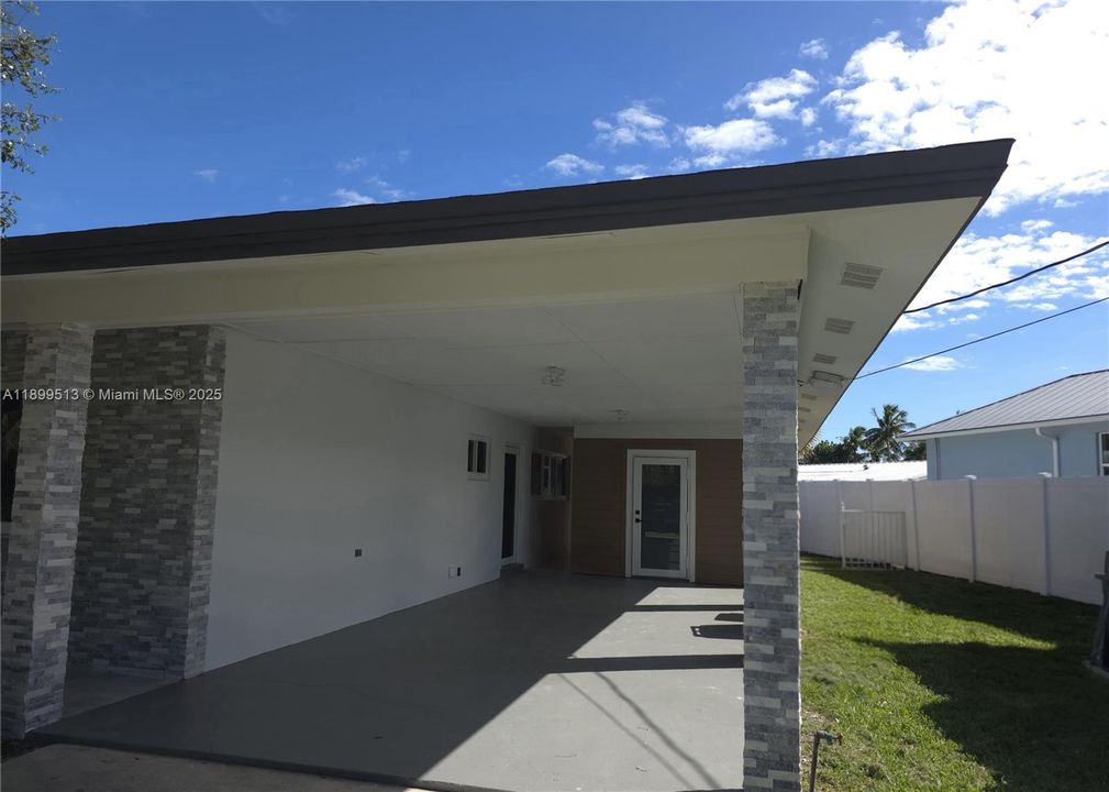 For Sale: $799,900 (3 beds, 2 baths, 1862 Square Feet)