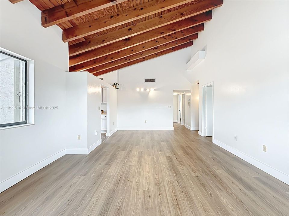 Activo con contrato: $399,000 (3 camas, 2 baños, 1360 Pies cuadrados)