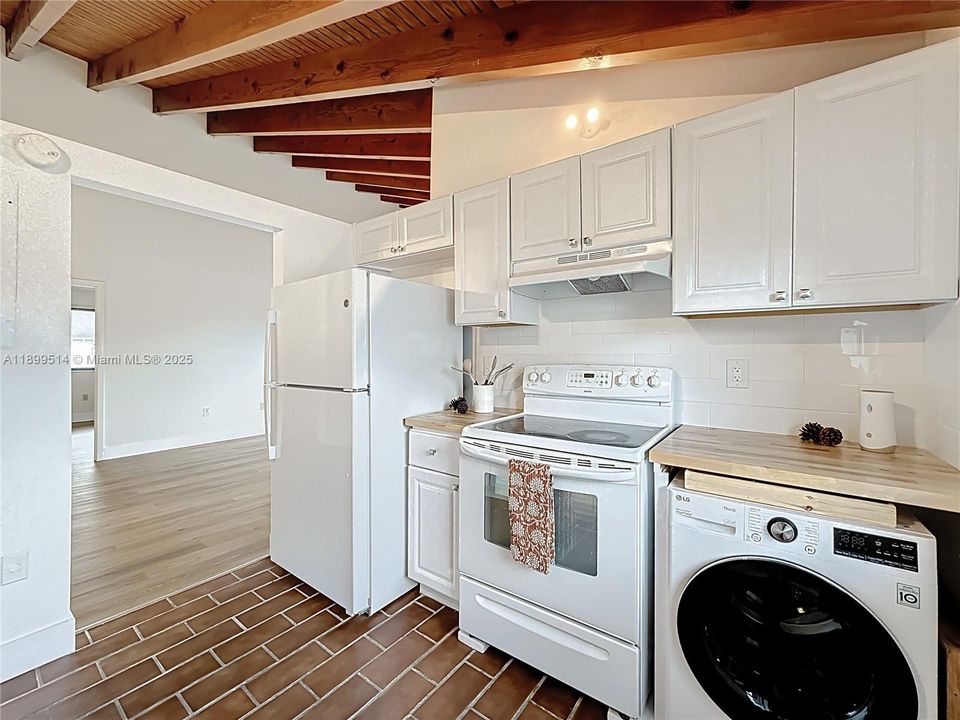 Activo con contrato: $399,000 (3 camas, 2 baños, 1360 Pies cuadrados)