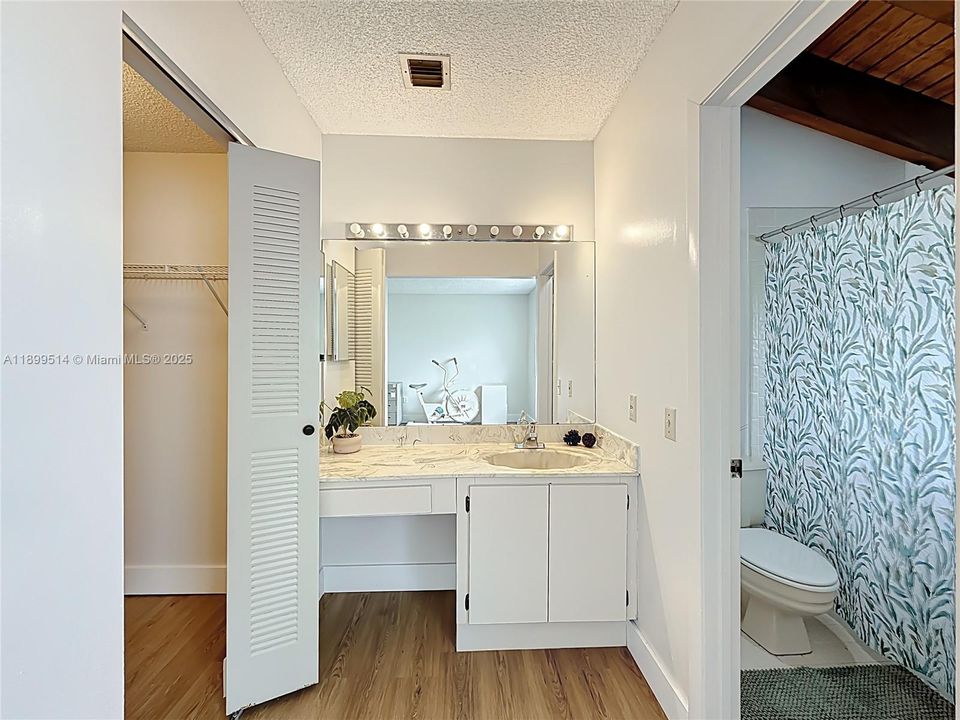 Activo con contrato: $399,000 (3 camas, 2 baños, 1360 Pies cuadrados)