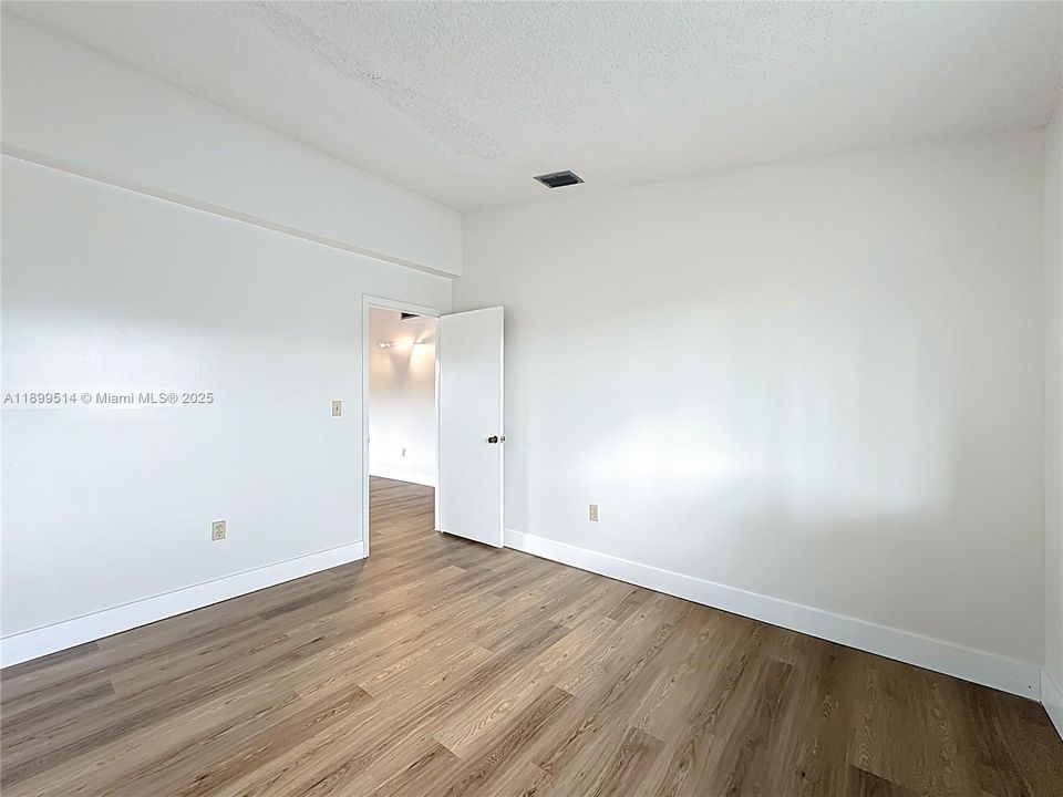 Activo con contrato: $399,000 (3 camas, 2 baños, 1360 Pies cuadrados)