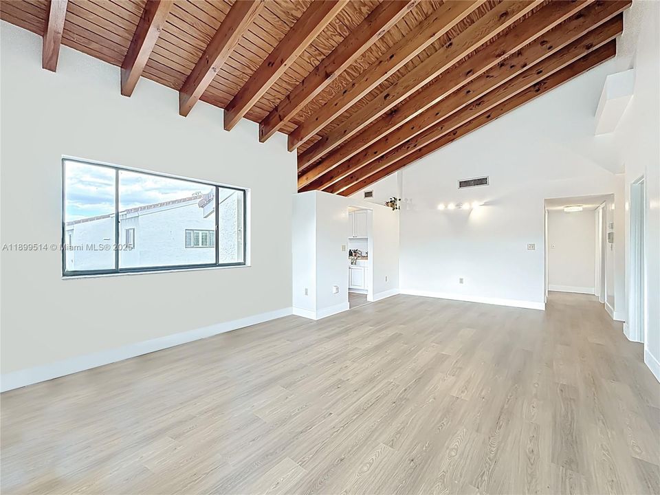 Activo con contrato: $399,000 (3 camas, 2 baños, 1360 Pies cuadrados)