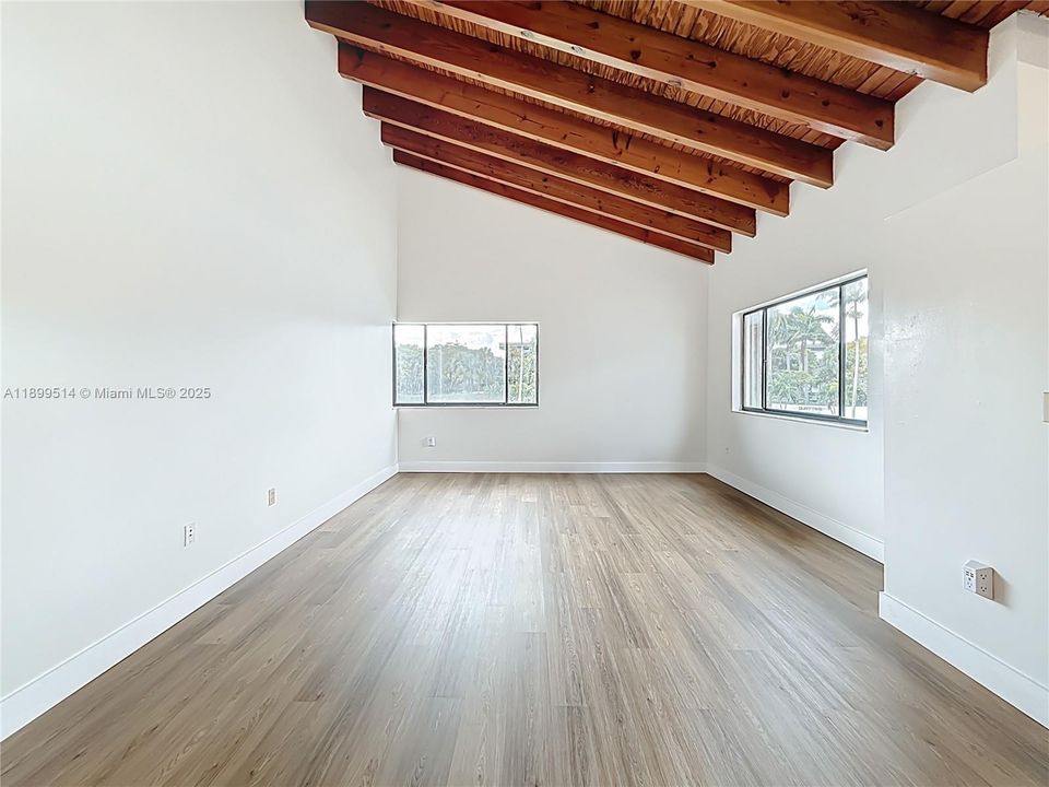 Activo con contrato: $399,000 (3 camas, 2 baños, 1360 Pies cuadrados)