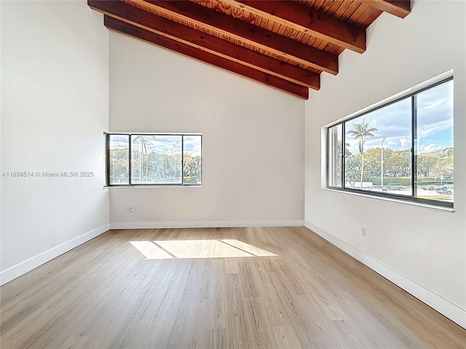 Activo con contrato: $399,000 (3 camas, 2 baños, 1360 Pies cuadrados)