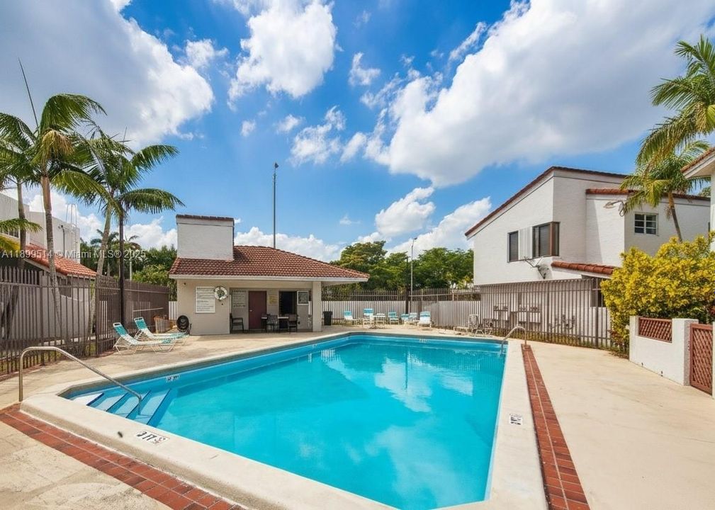 Activo con contrato: $399,000 (3 camas, 2 baños, 1360 Pies cuadrados)