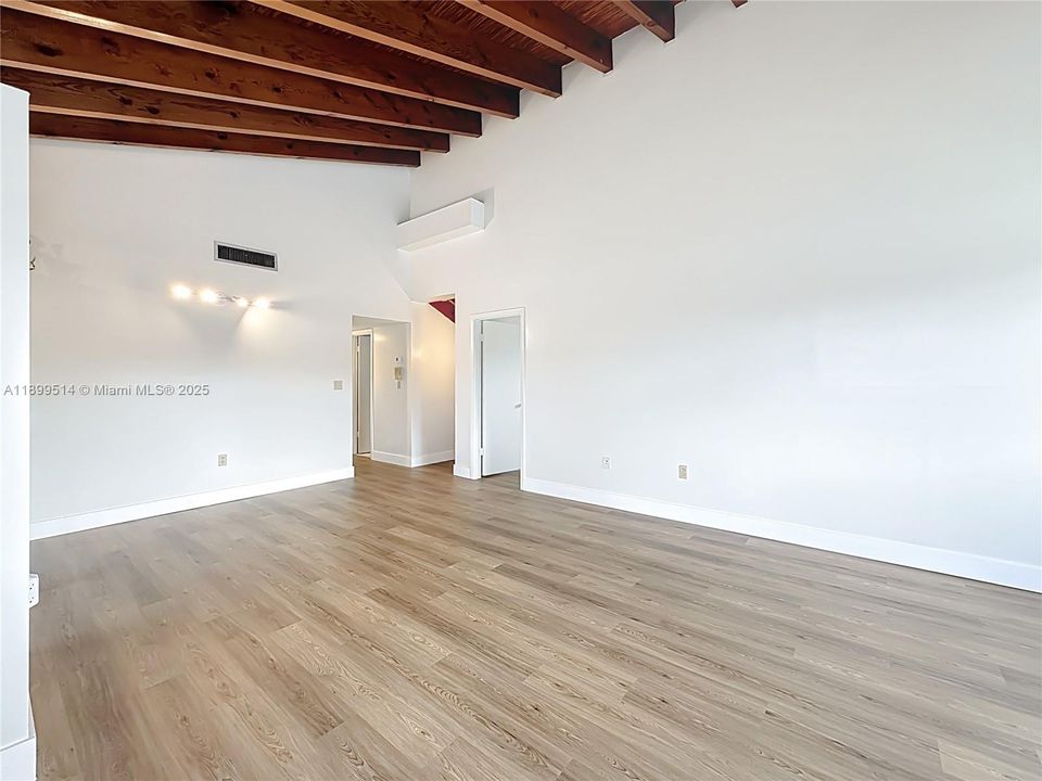 Activo con contrato: $399,000 (3 camas, 2 baños, 1360 Pies cuadrados)