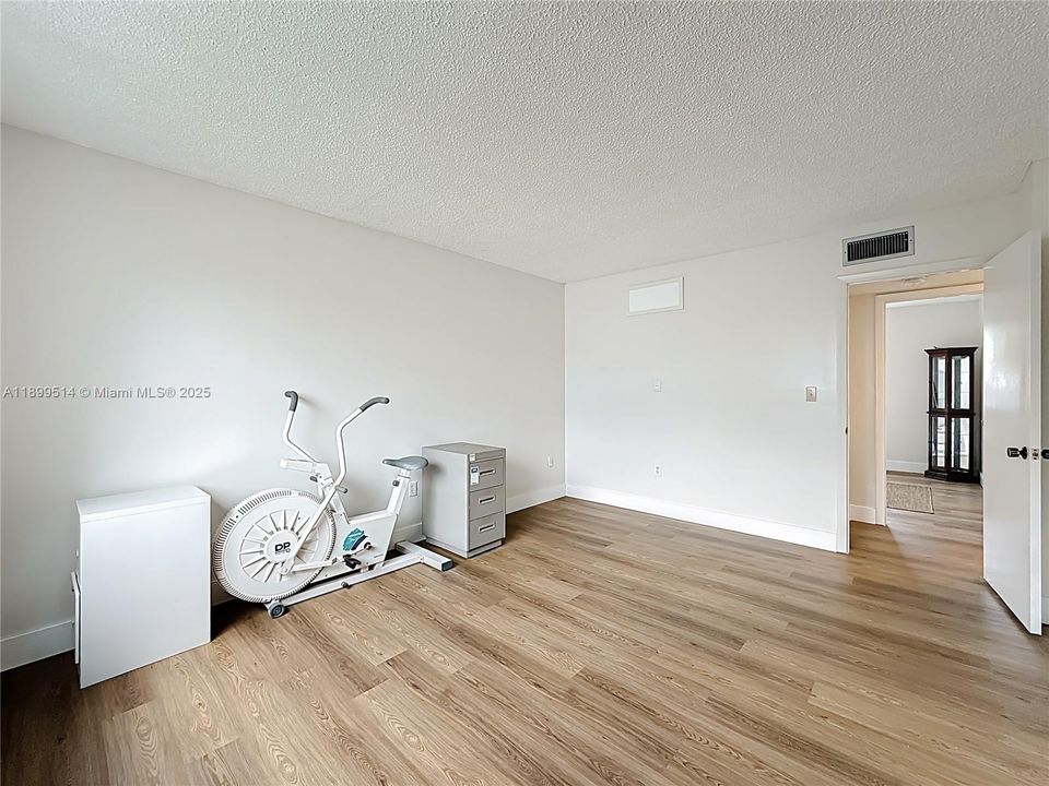 Activo con contrato: $399,000 (3 camas, 2 baños, 1360 Pies cuadrados)