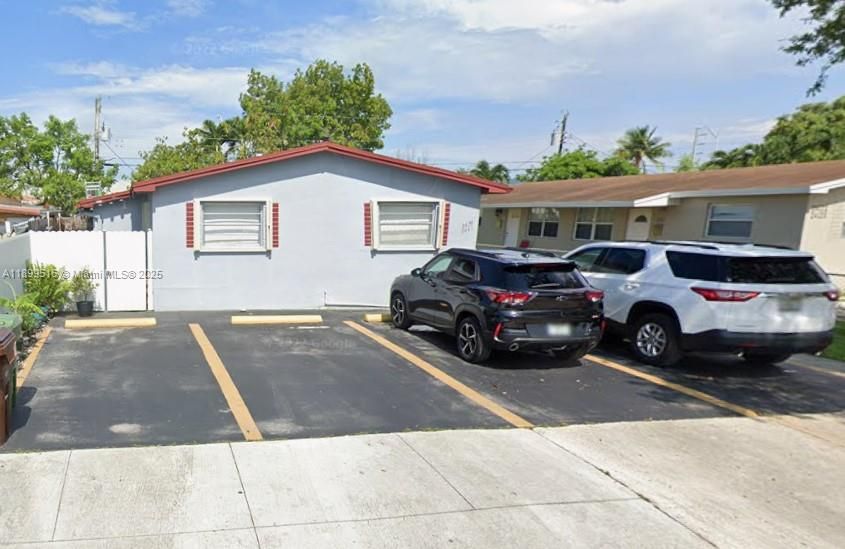 Recently Rented: $1,950 (2 beds, 1 baths, 1375 Square Feet)