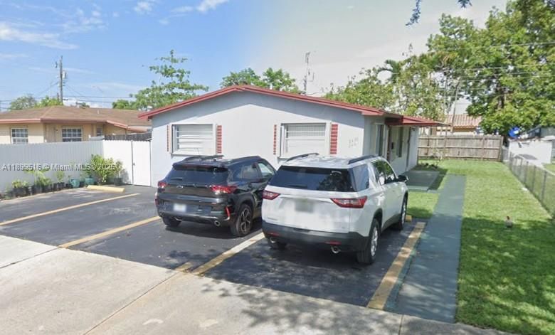 Recently Rented: $1,950 (2 beds, 1 baths, 1375 Square Feet)