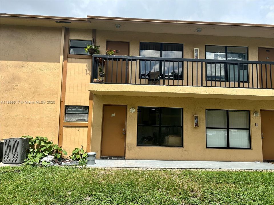 Recently Sold: $300,000 (2 beds, 2 baths, 750 Square Feet)