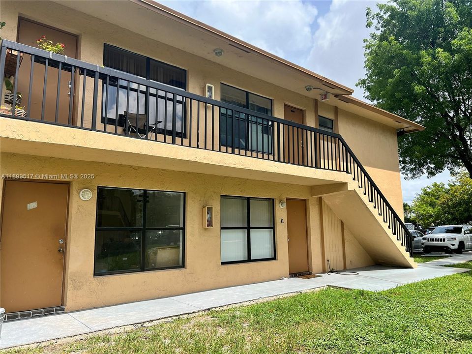 Recently Sold: $300,000 (2 beds, 2 baths, 750 Square Feet)