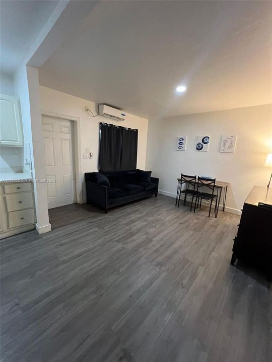 最近租的: $1,900 (1 贝兹, 1 浴室, 0 平方英尺)