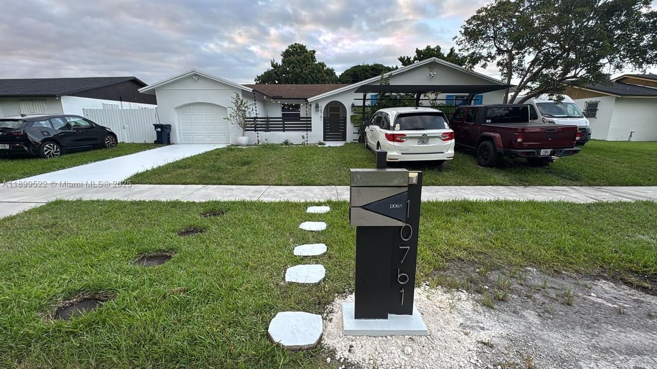 For Sale: $724,900 (3 beds, 2 baths, 1738 Square Feet)