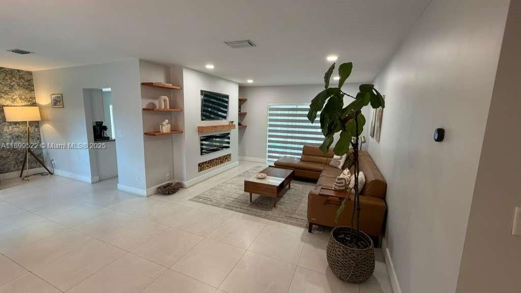 For Sale: $724,900 (3 beds, 2 baths, 1738 Square Feet)