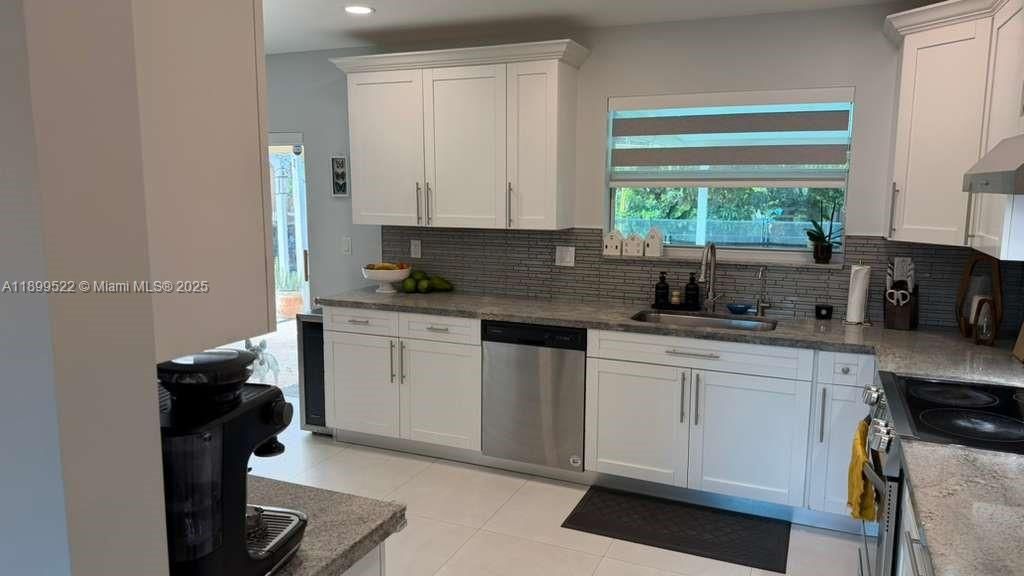 For Sale: $724,900 (3 beds, 2 baths, 1738 Square Feet)