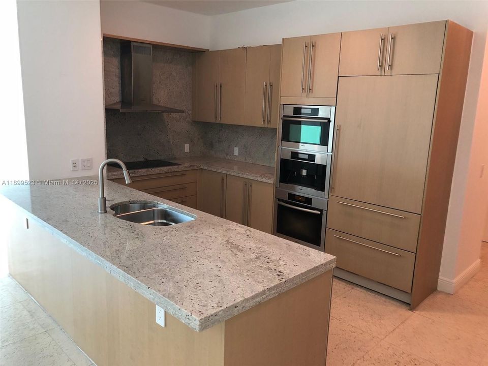 For Sale: $1,325,000 (2 beds, 2 baths, 1326 Square Feet)