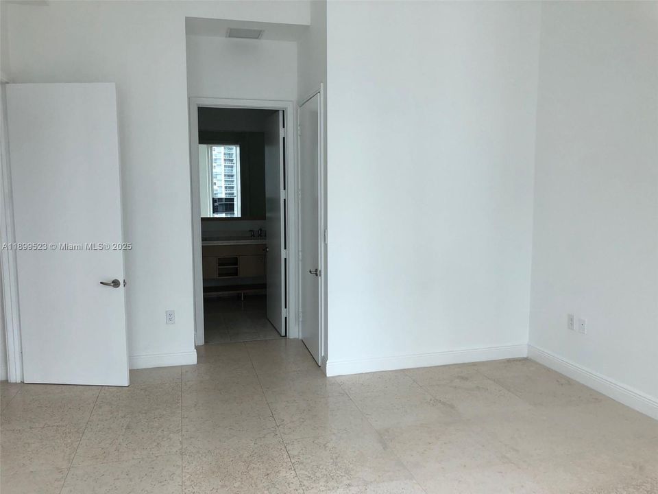 For Sale: $1,325,000 (2 beds, 2 baths, 1326 Square Feet)