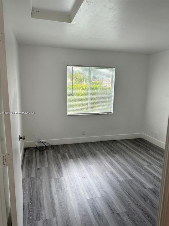 Recently Rented: $2,100 (2 beds, 1 baths, 3070 Square Feet)