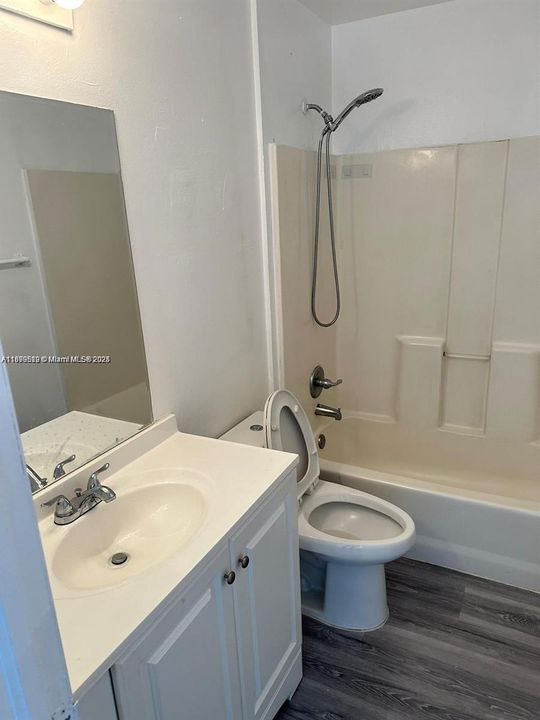 Recently Rented: $2,100 (2 beds, 1 baths, 3070 Square Feet)