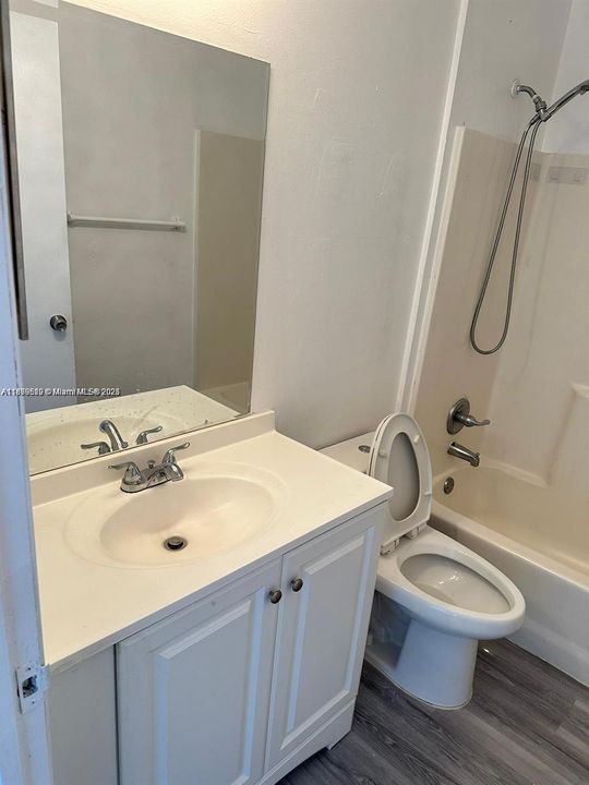 Recently Rented: $2,100 (2 beds, 1 baths, 3070 Square Feet)