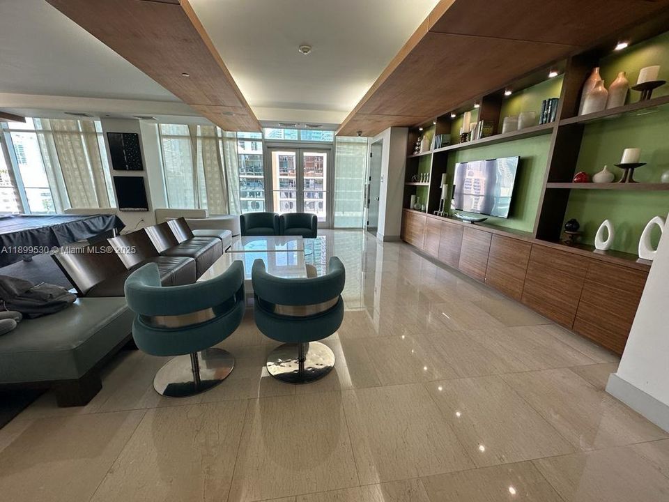 Recently Rented: $3,900 (2 beds, 2 baths, 1111 Square Feet)