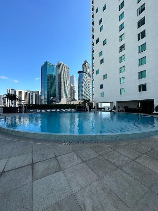 Recently Rented: $3,900 (2 beds, 2 baths, 1111 Square Feet)