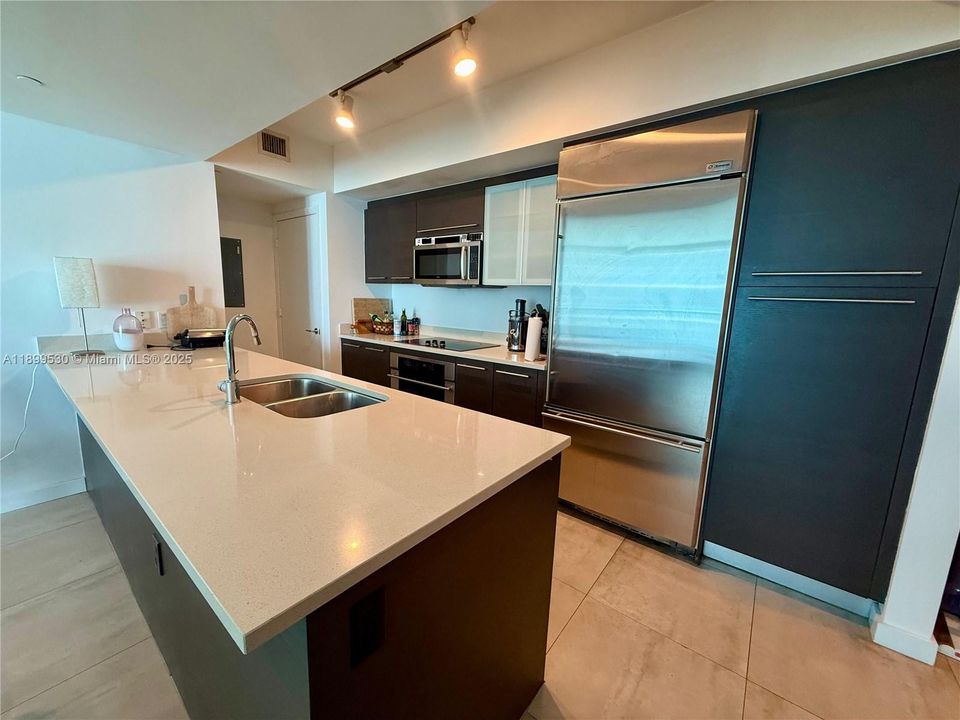 Recently Rented: $3,900 (2 beds, 2 baths, 1111 Square Feet)