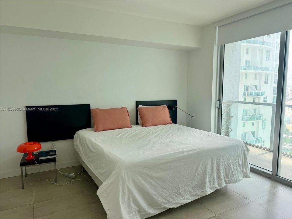 Recently Rented: $3,900 (2 beds, 2 baths, 1111 Square Feet)