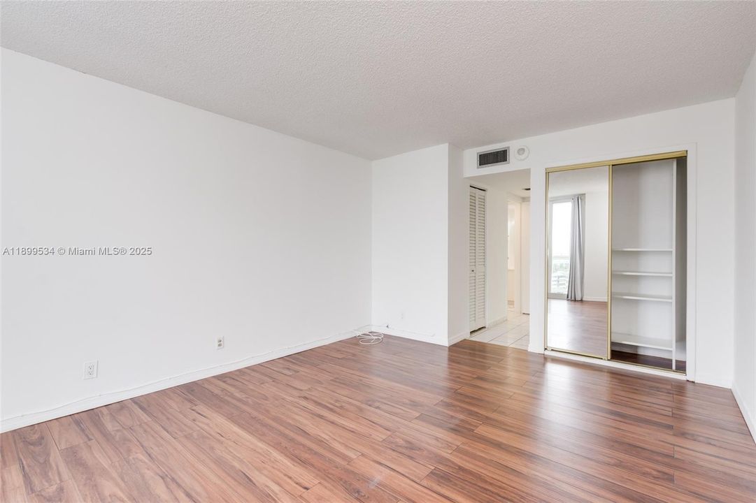 Recently Rented: $2,250 (1 beds, 1 baths, 991 Square Feet)