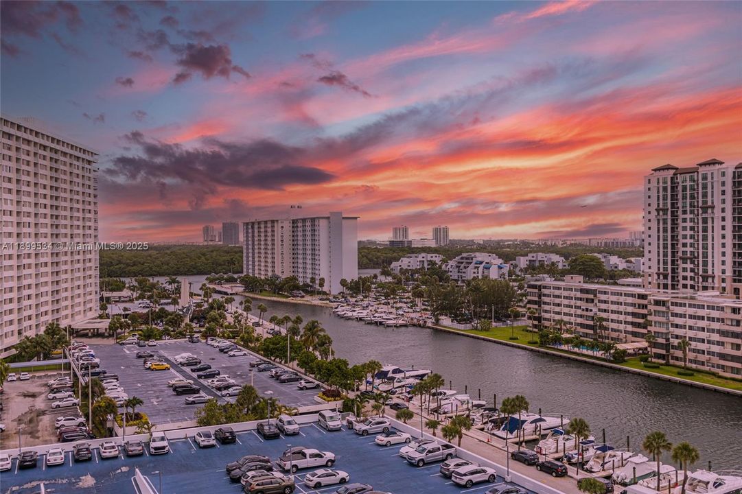 Recently Rented: $2,250 (1 beds, 1 baths, 991 Square Feet)