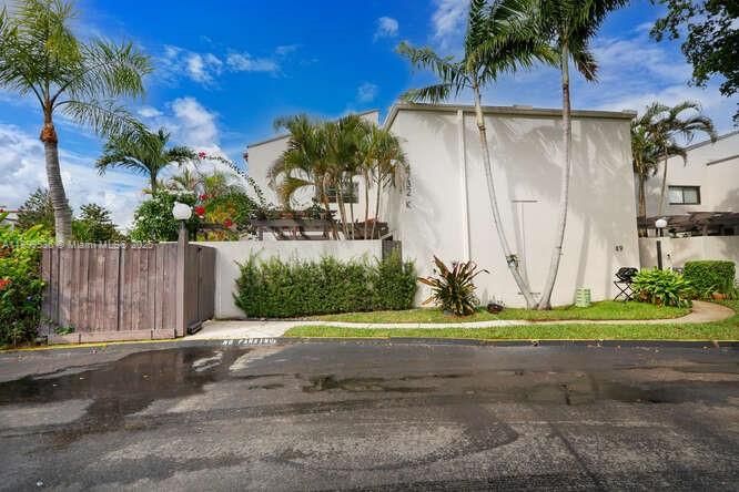 Active With Contract: $3,150 (2 beds, 1 baths, 1057 Square Feet)