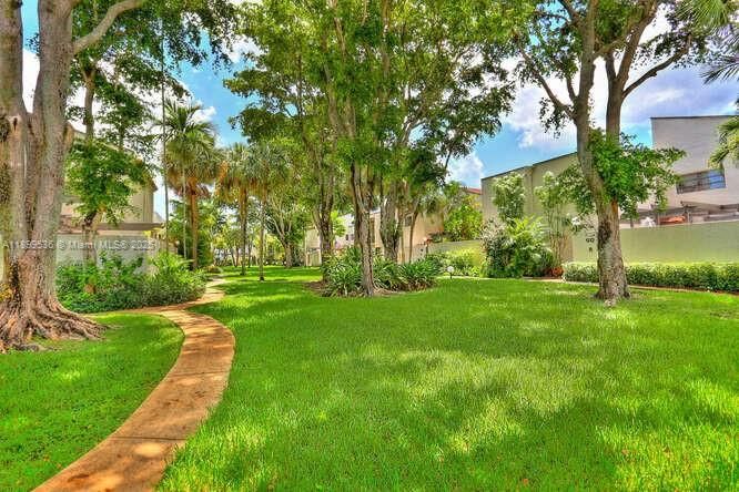 Active With Contract: $3,150 (2 beds, 1 baths, 1057 Square Feet)