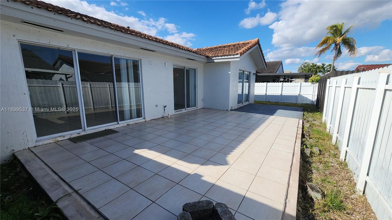 Recently Rented: $2,950 (4 beds, 2 baths, 1772 Square Feet)