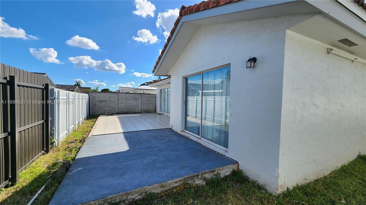 Recently Rented: $2,950 (4 beds, 2 baths, 1772 Square Feet)