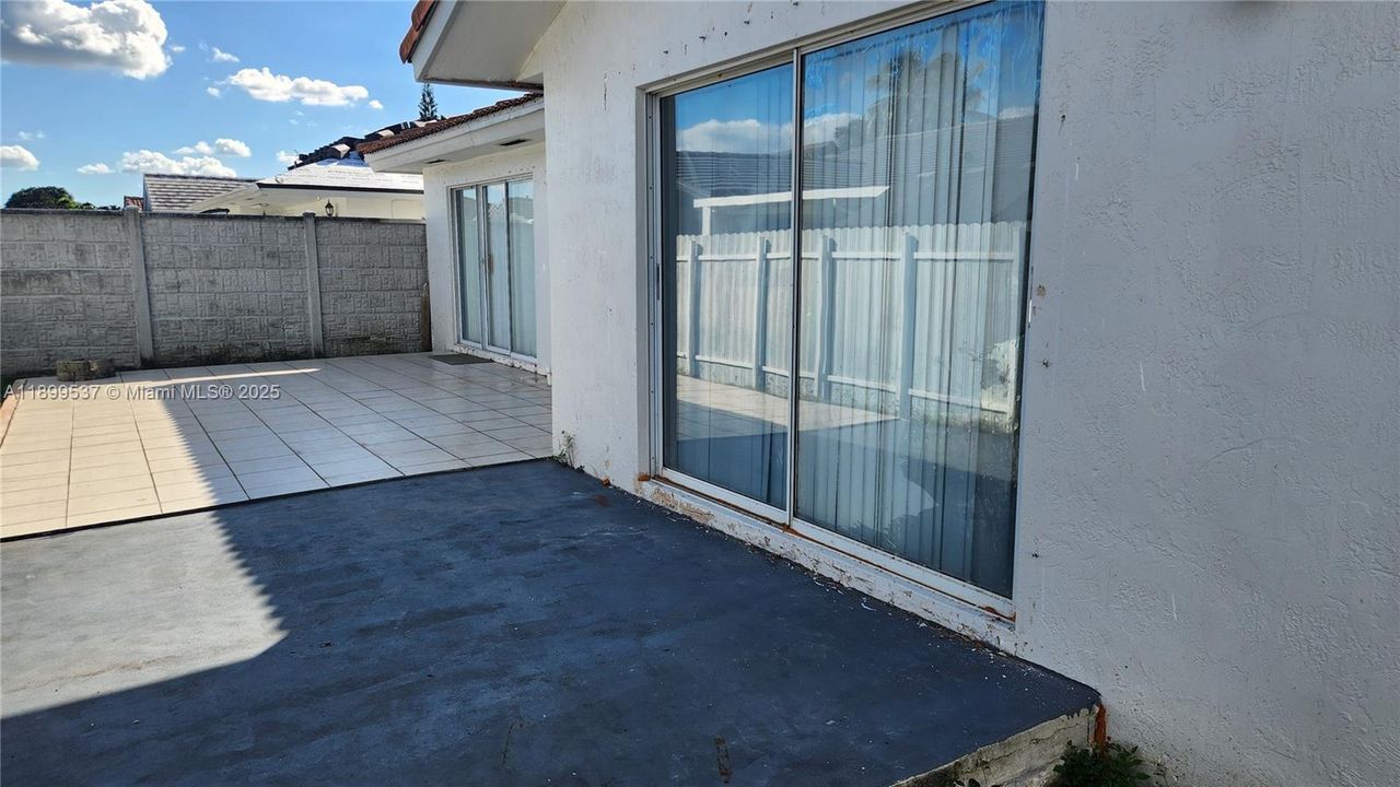 Recently Rented: $2,950 (4 beds, 2 baths, 1772 Square Feet)