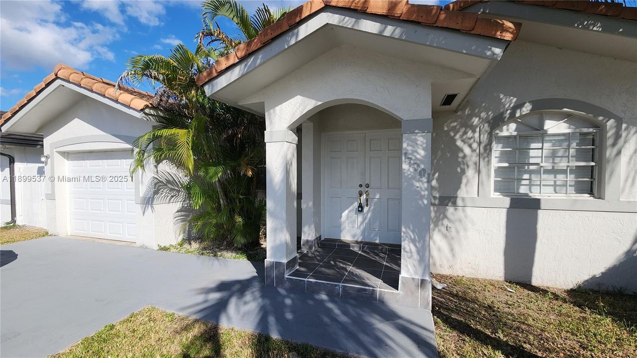 Recently Rented: $2,950 (4 beds, 2 baths, 1772 Square Feet)