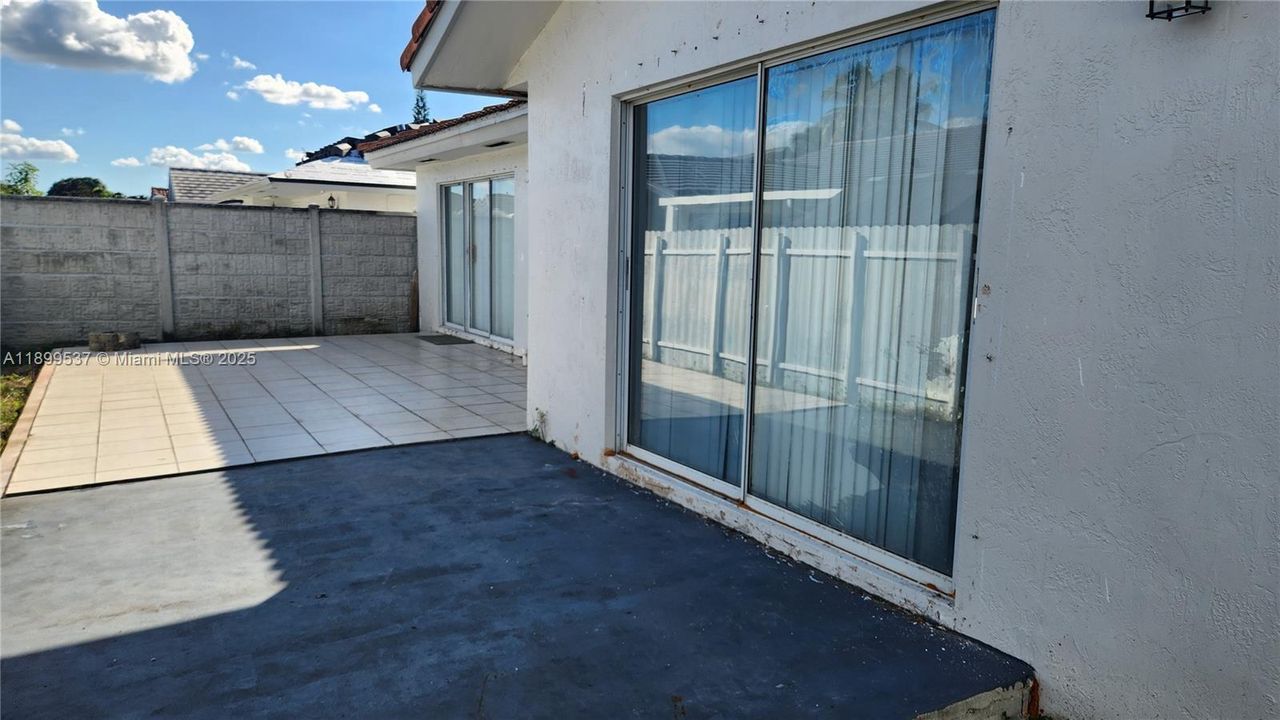 Recently Rented: $2,950 (4 beds, 2 baths, 1772 Square Feet)