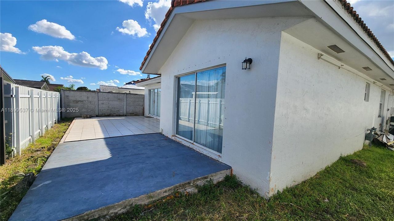 Recently Rented: $2,950 (4 beds, 2 baths, 1772 Square Feet)