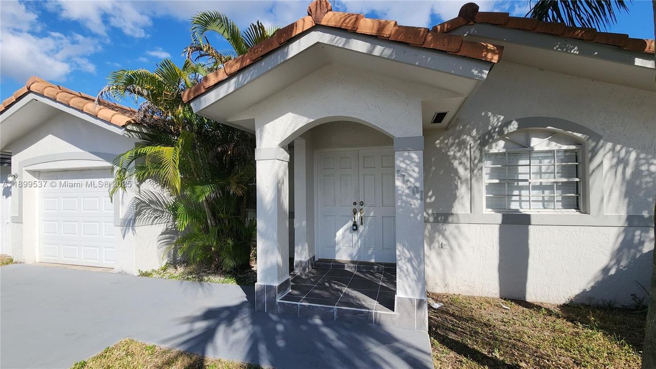 Recently Rented: $2,950 (4 beds, 2 baths, 1772 Square Feet)