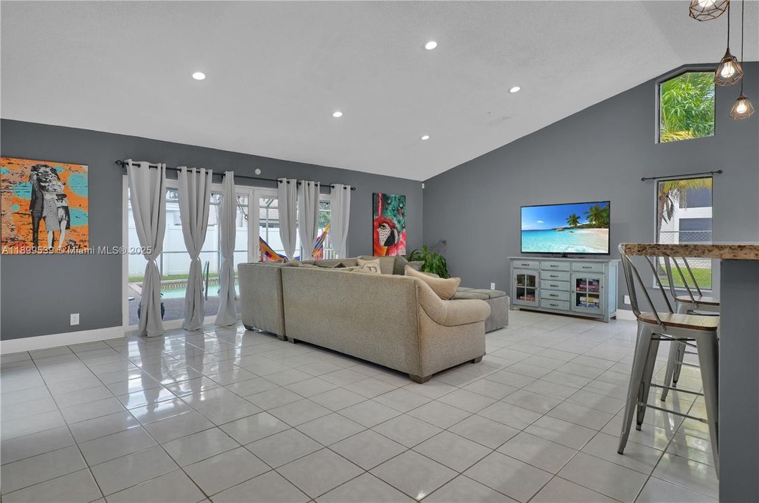 Active With Contract: $500,000 (3 beds, 2 baths, 1668 Square Feet)