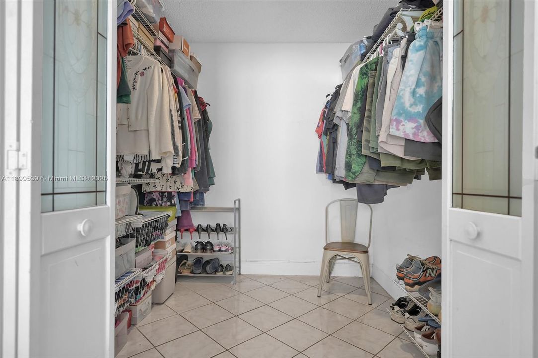 Active With Contract: $500,000 (3 beds, 2 baths, 1668 Square Feet)